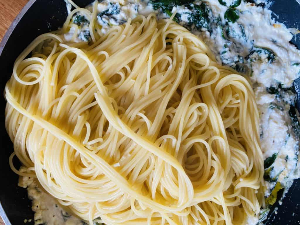 Spaghetti with ricotta and spinach