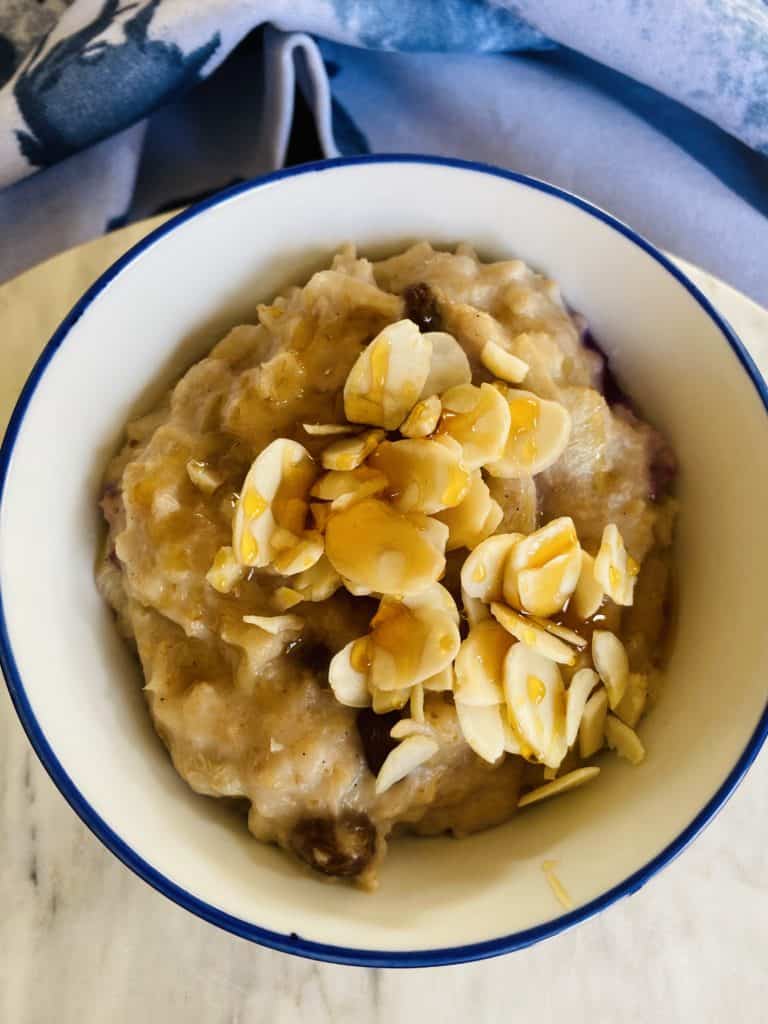 Porridge with apple, banana and cinnamon