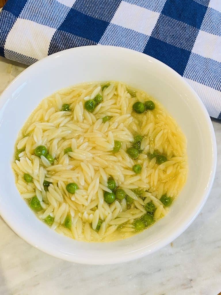 Italian pastina with peas