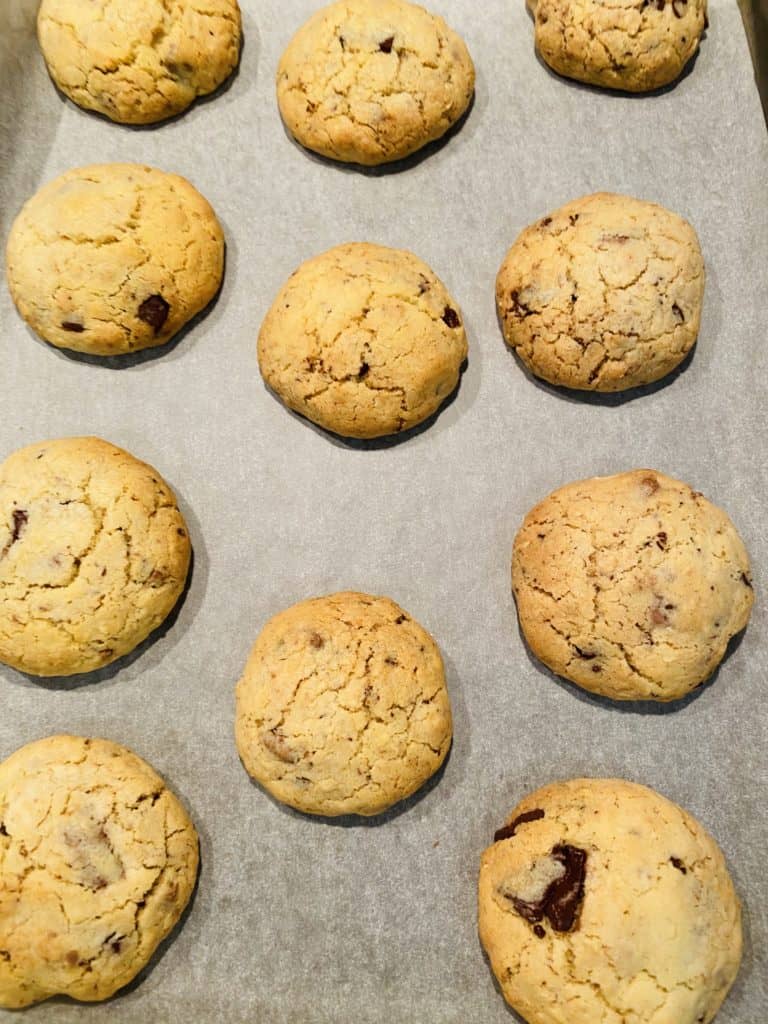 Chocolate chunk oat cookies