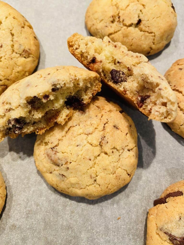 Chocolate chunk oat cookies