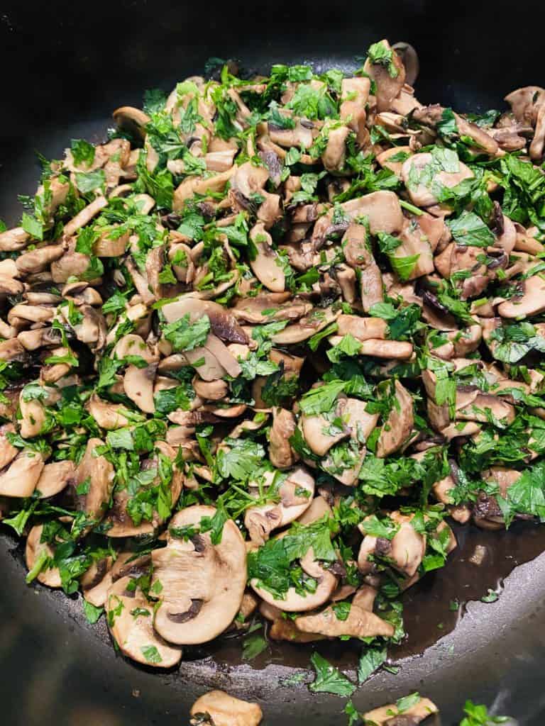 Sautéed mushrooms with garlic and parsley