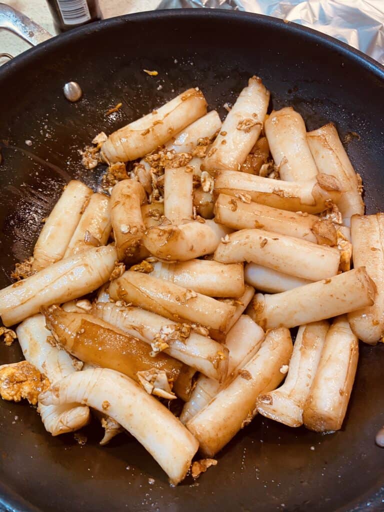 stir fry fresh rolled rice noodles