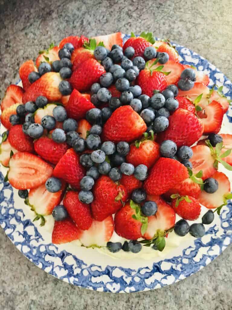 Summer berry pavlova 