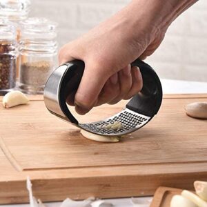 Garlic crusher 